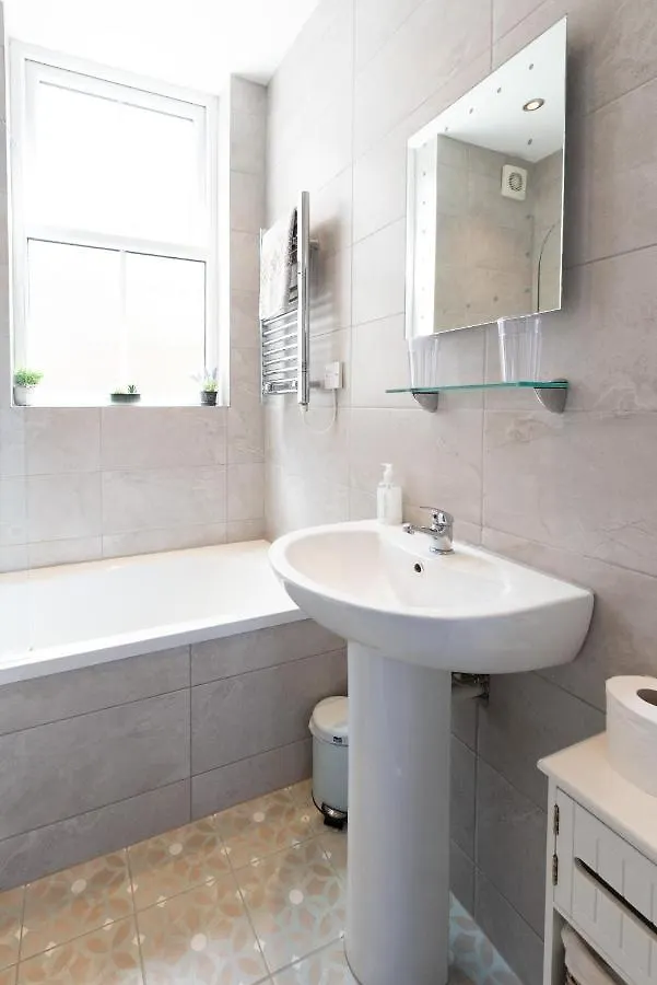Bootham Apartment 32 - Free Parking - Five Minute Walk To York Minster