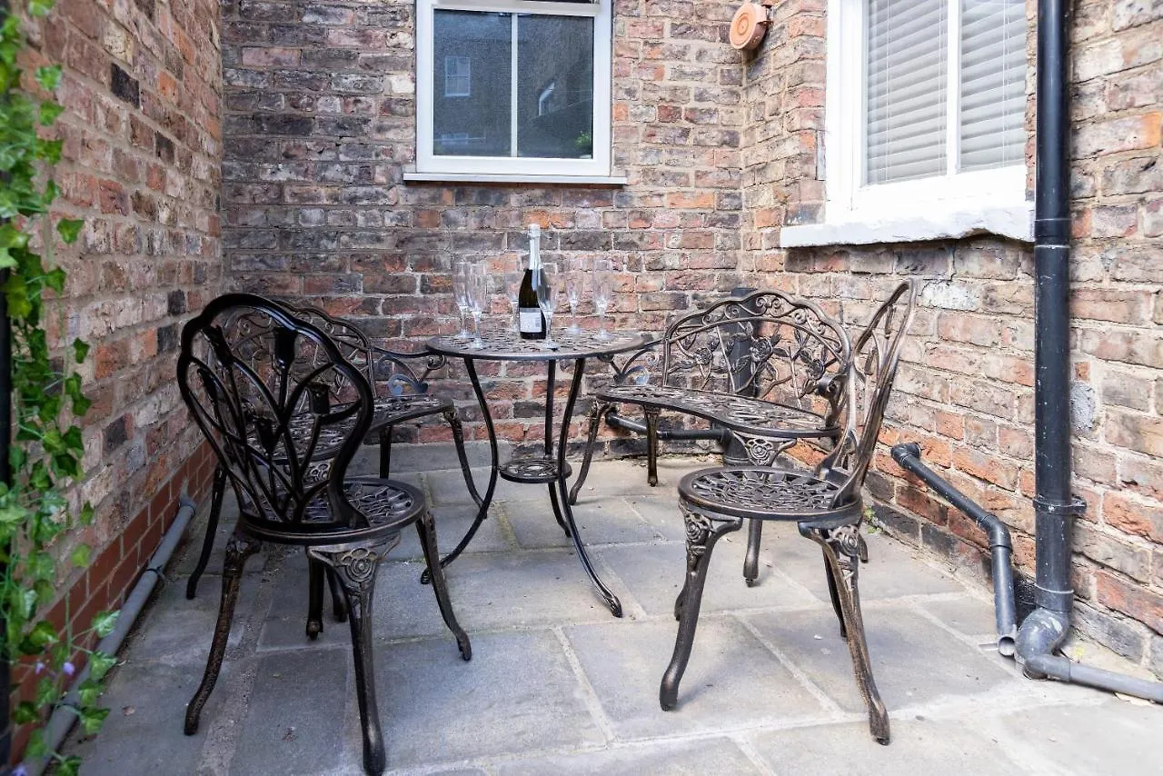 Bootham Apartment 32 - Free Parking - Five Minute Walk To York Minster 0*,
