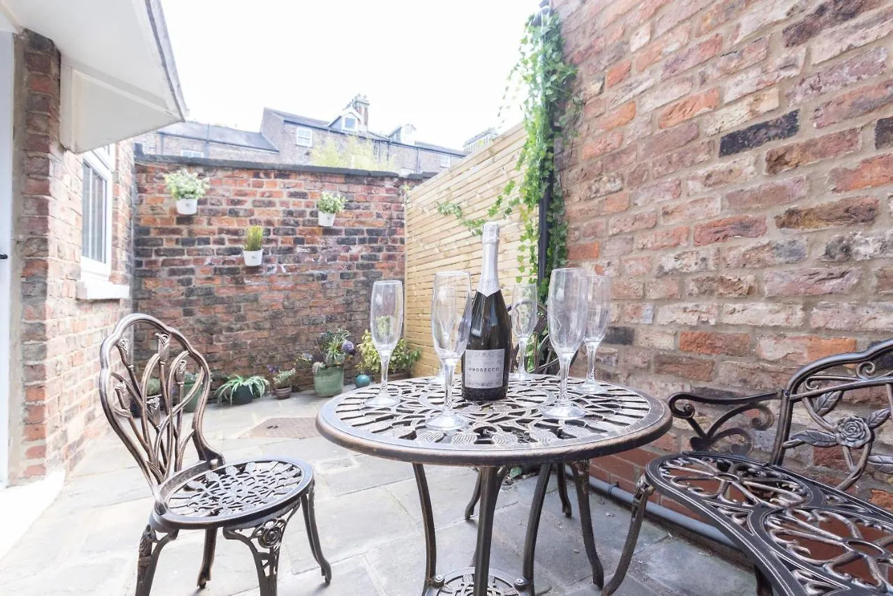 Bootham Apartment 32 - Free Parking - Five Minute Walk To York Minster